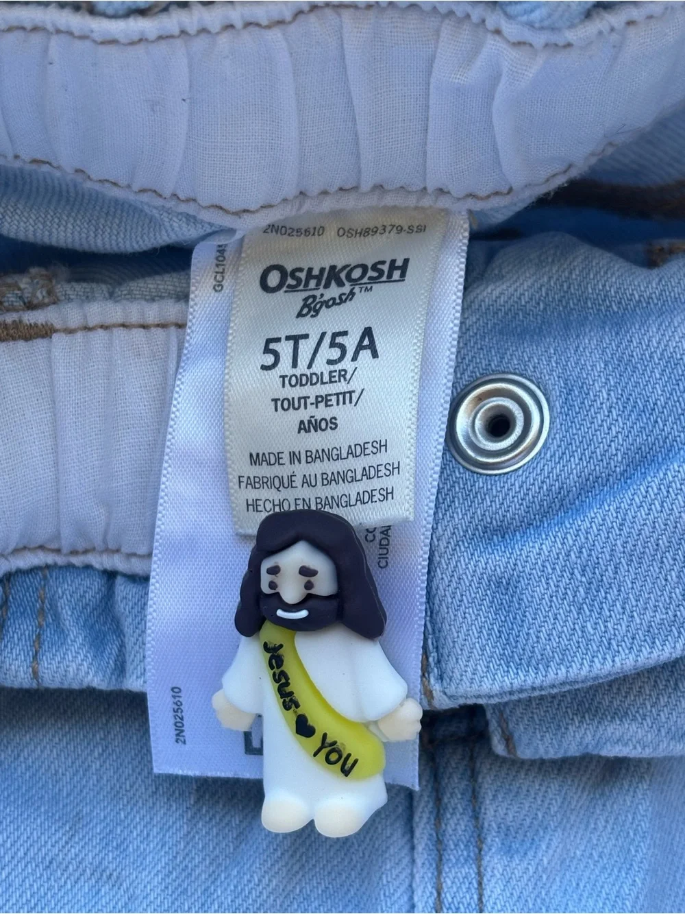 Assorted lot of five pairs of jeans, all size 4